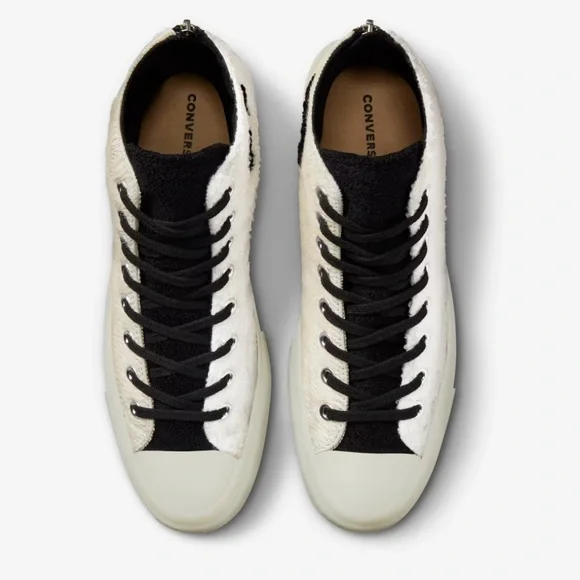 Converse Chuck 70 Low Top Sneakers in Cream & Black - Picture 12 of 12
